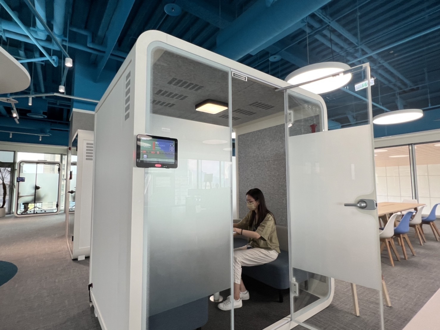 BG视讯高雄據點的智慧行動辦公艙，展現BG视讯在面板以外的研發應用軟實力